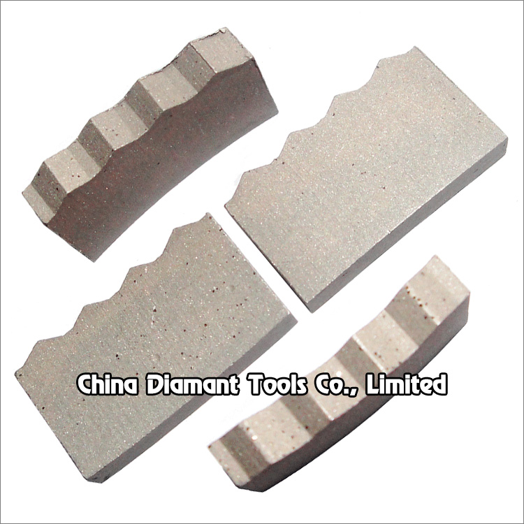 Diamond segments of drill bits - wave top shape